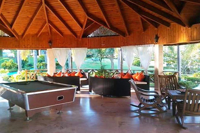 Lounge with Pool Table.